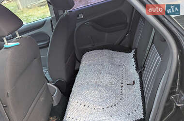Хэтчбек Ford Focus 2011 в 