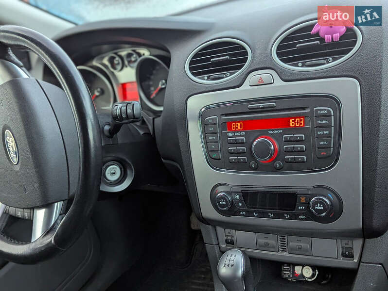 Хэтчбек Ford Focus 2011 в Рокитном