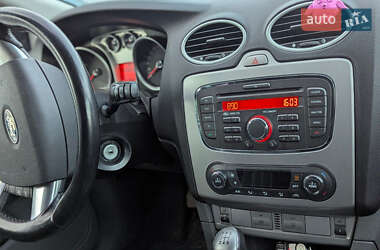 Хэтчбек Ford Focus 2011 в 