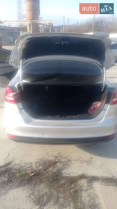 Седан Ford Focus 2017 в Краснограде