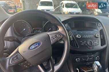 Седан Ford Focus 2015 в 
