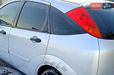Хэтчбек Ford Focus 2000 в 