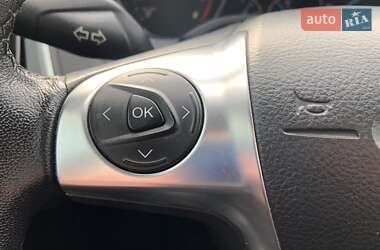 Хэтчбек Ford Focus 2012 в 