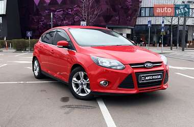 Хэтчбек Ford Focus 2012 в 