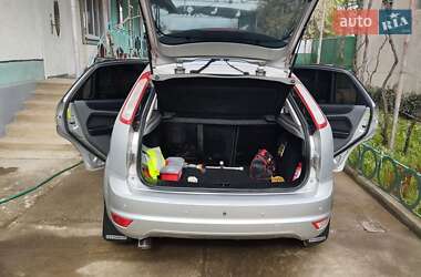 Хэтчбек Ford Focus 2011 в 