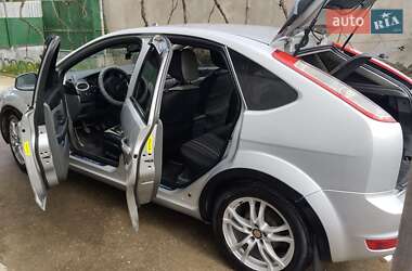 Хэтчбек Ford Focus 2011 в 