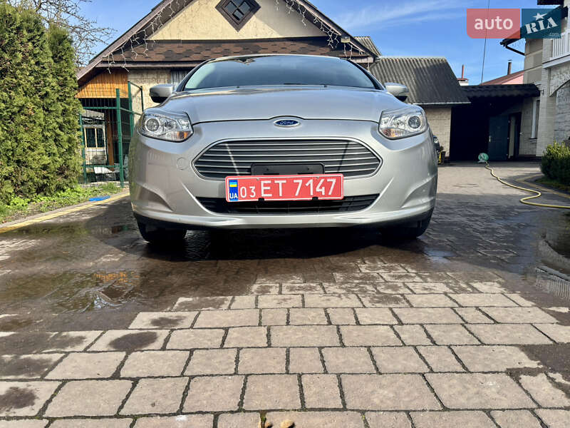 Хэтчбек Ford Focus 2014 в 