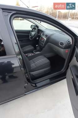 Хэтчбек Ford Focus 2011 в 