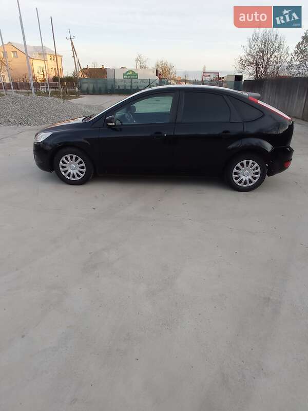 Хэтчбек Ford Focus 2011 в Брошневе-Осаде