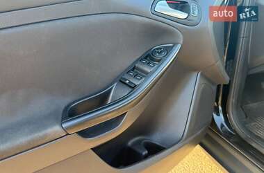 Хэтчбек Ford Focus 2015 в 