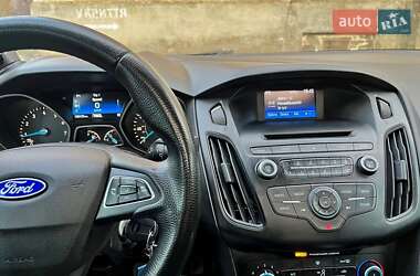Седан Ford Focus 2015 в 