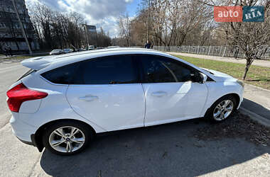 Хэтчбек Ford Focus 2013 в 