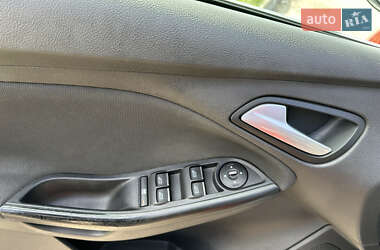 Хэтчбек Ford Focus 2013 в 