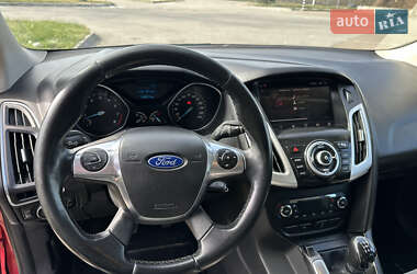 Хэтчбек Ford Focus 2013 в 