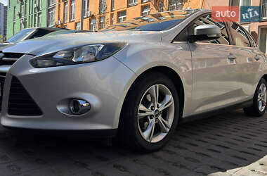 Хэтчбек Ford Focus 2013 в 