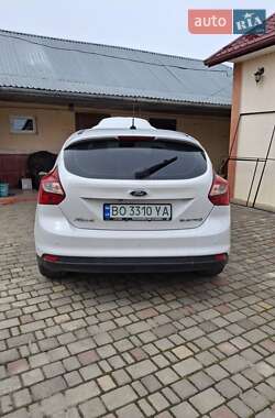 Хетчбек Ford Focus 2012 в 