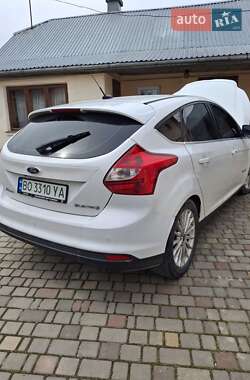 Хетчбек Ford Focus 2012 в 