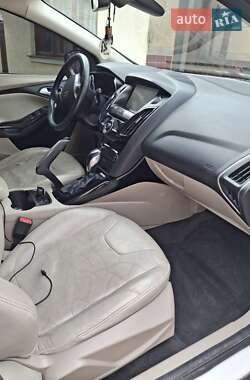 Хетчбек Ford Focus 2012 в 