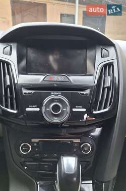 Хетчбек Ford Focus 2012 в 