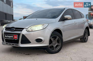 Хэтчбек Ford Focus 2011 в 