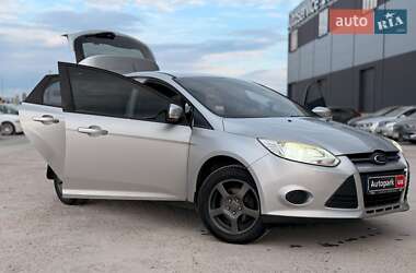 Хэтчбек Ford Focus 2011 в 