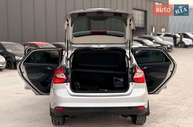 Хэтчбек Ford Focus 2011 в 