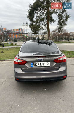 Седан Ford Focus 2011 в 