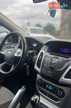 Седан Ford Focus 2011 в 