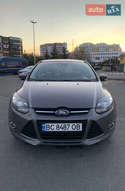 Хэтчбек Ford Focus 2011 в 