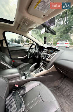 Хэтчбек Ford Focus 2012 в 