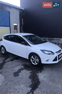 Хэтчбек Ford Focus 2012 в 