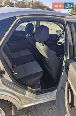 Хэтчбек Ford Focus 2010 в 