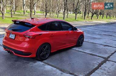 Хэтчбек Ford Focus 2016 в 