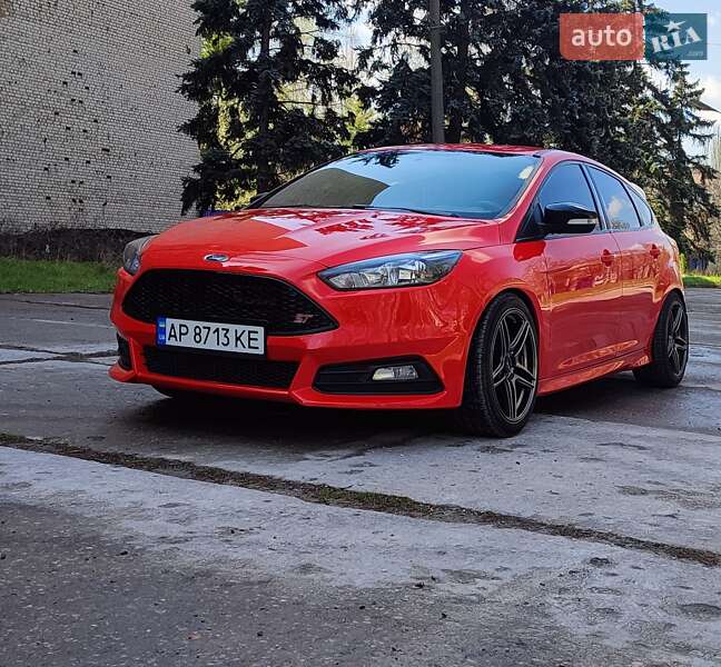 Хэтчбек Ford Focus 2016 в 