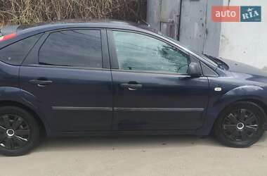 Хэтчбек Ford Focus 2004 в 