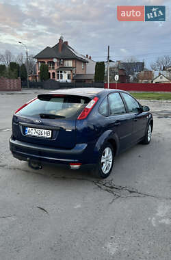 Хэтчбек Ford Focus 2005 в 