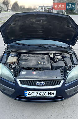 Хэтчбек Ford Focus 2005 в 