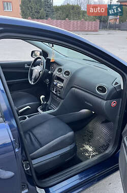 Хэтчбек Ford Focus 2005 в 