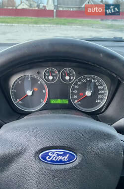Хэтчбек Ford Focus 2005 в 