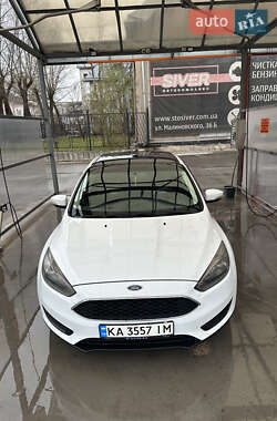 Хэтчбек Ford Focus 2015 в 