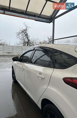 Хэтчбек Ford Focus 2015 в 