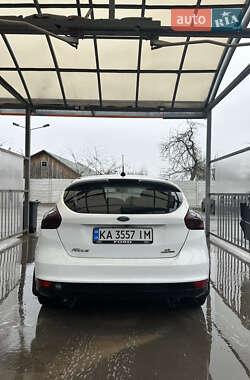 Хэтчбек Ford Focus 2015 в 