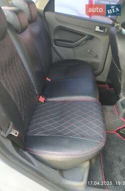 Хэтчбек Ford Focus 2006 в 