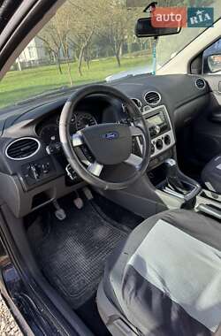 Хэтчбек Ford Focus 2005 в 