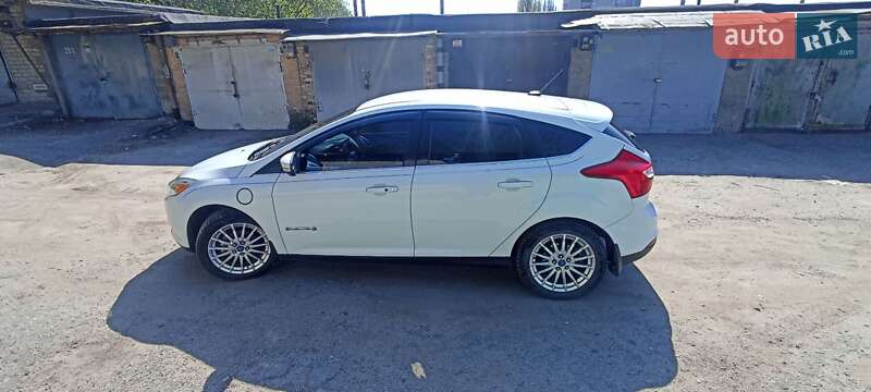Хэтчбек Ford Focus 2013 в Днепре