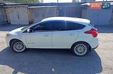 Хэтчбек Ford Focus 2013 в 