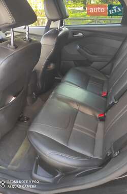 Хэтчбек Ford Focus 2012 в 