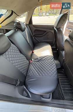Хэтчбек Ford Focus 2007 в 