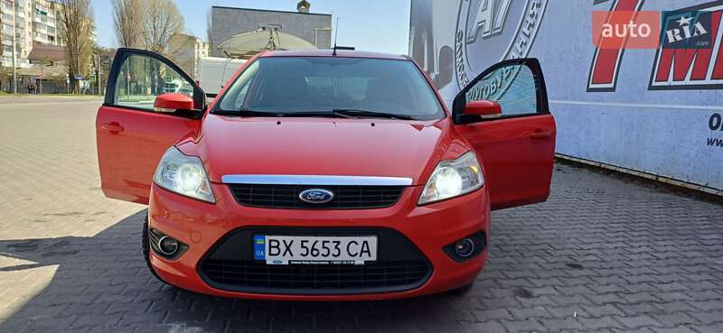 Хэтчбек Ford Focus 2010 в 