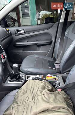 Хэтчбек Ford Focus 2006 в 